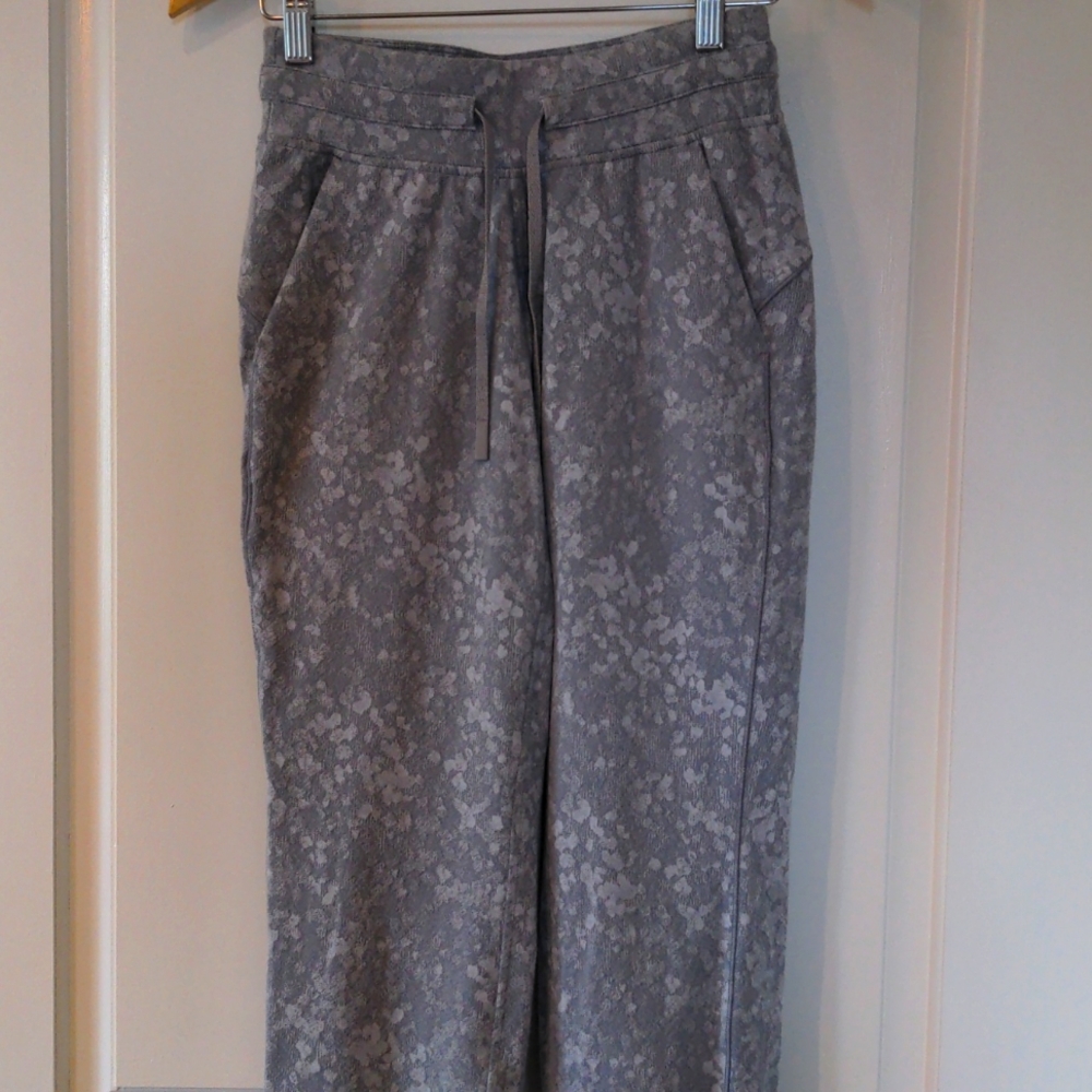 Lululemon drawstring tapered joggers with pockets